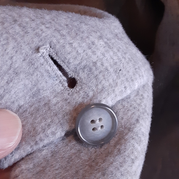 Carrie's Note, Hand Made, CASHMERE Blended, Hidden Button, Slit Pockets, Size M - Picture 4 of 8